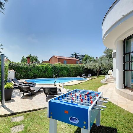 Villa Mutila ميدولين المظهر الخارجي الصورة