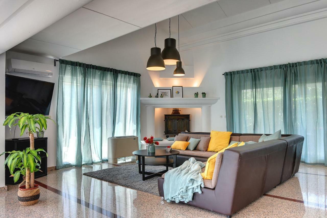 Villa Mutila ميدولين المظهر الخارجي الصورة