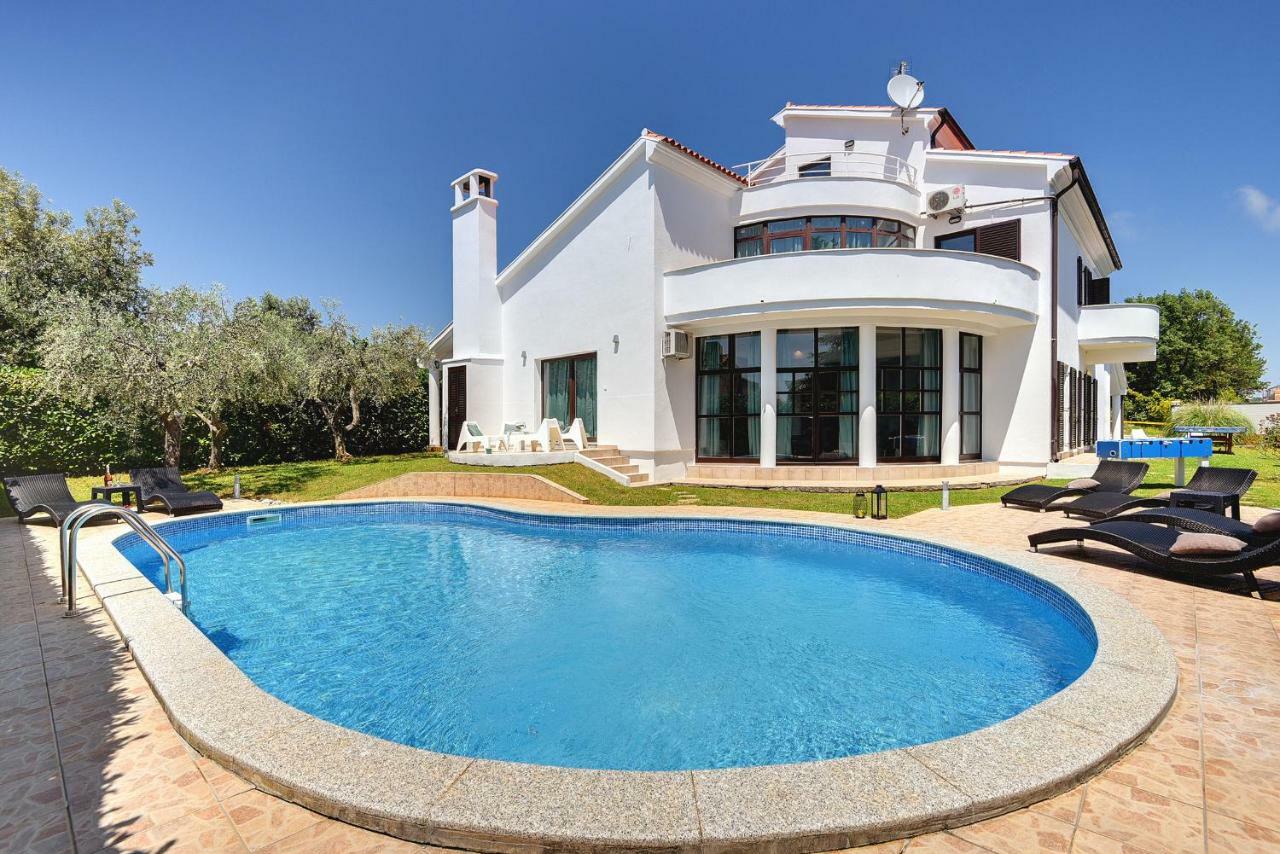 Villa Mutila ميدولين المظهر الخارجي الصورة
