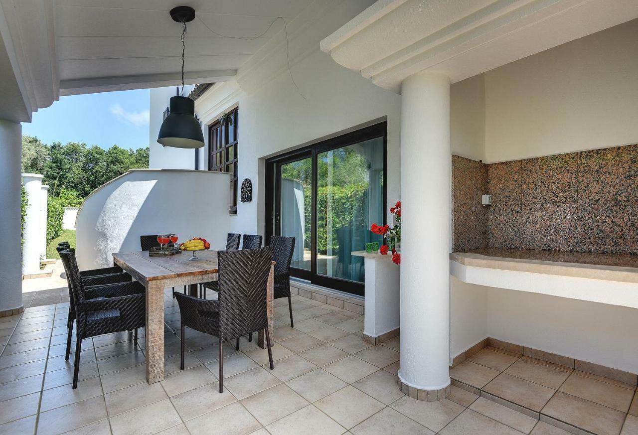 Villa Mutila ميدولين المظهر الخارجي الصورة